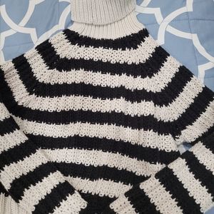 Forever 21 Chunky Crop Sweater Size S